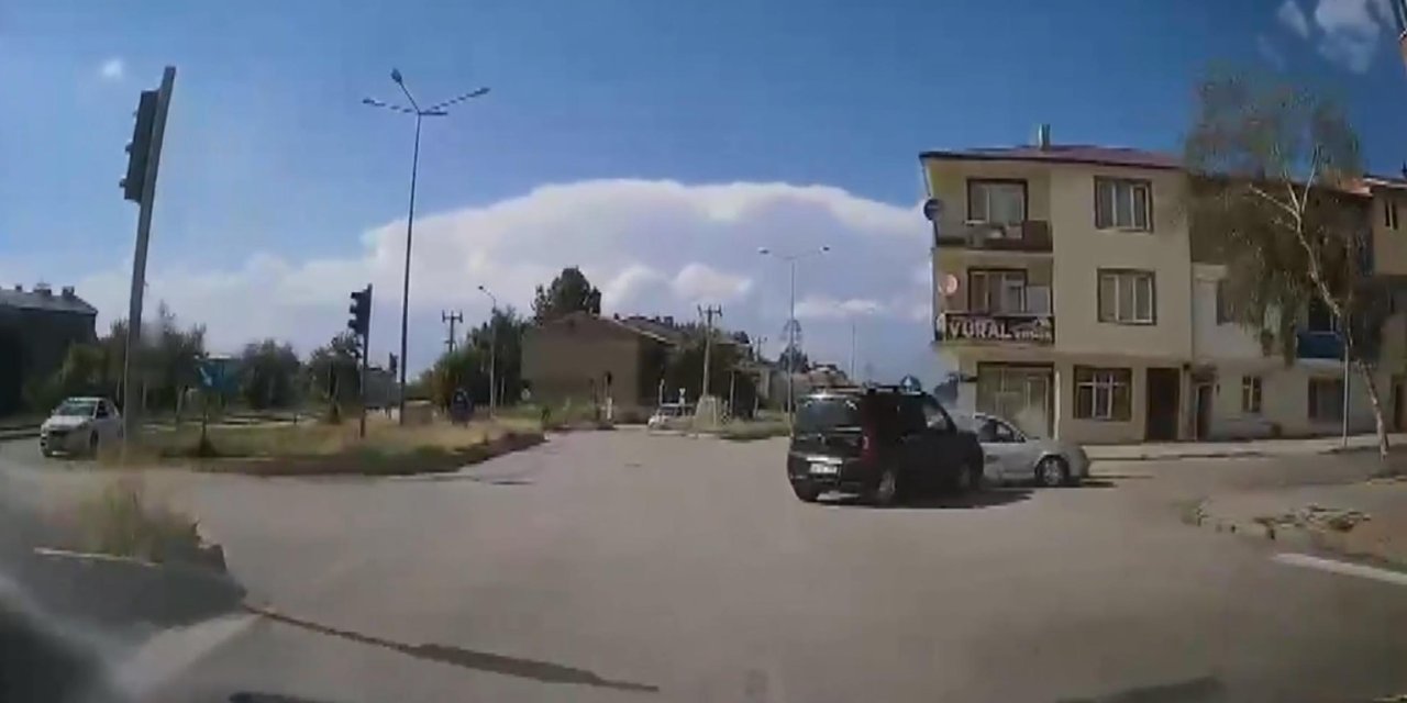 7 kişinin yaralandığı kaza araç kamerasında