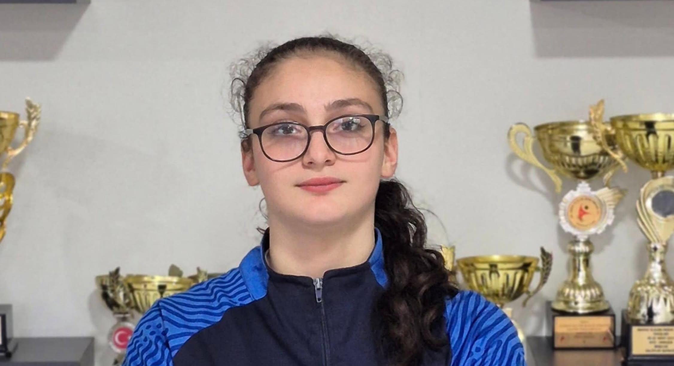 Rizeli Milli Sporcu Meryem Kandemir Tarihe Geçti: Halterde 4 Türkiye Rekoru