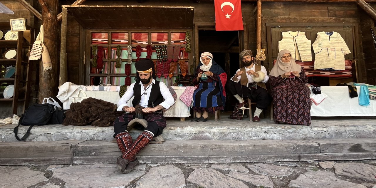 İl il gezerek Hemşin çorabını tanıtıyor