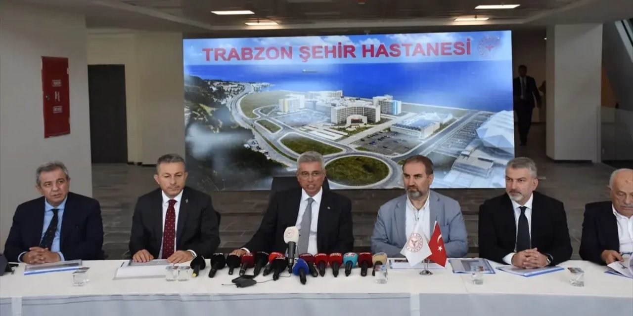 Sağlık Bakanı Memişoğlu, Trabzon Şehir Hastanesi inşaatında incelemelerde bulundu