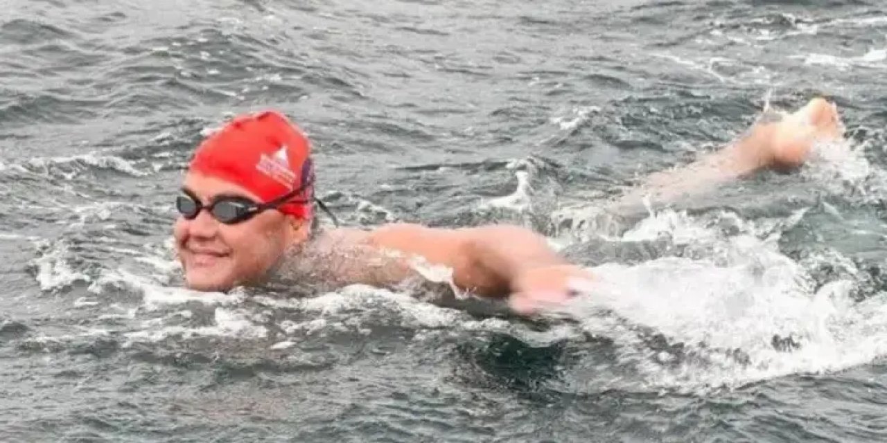 Otizmli ultra maraton yüzücüsü Tuna Tunca, Kuzey Kanalı'nı geçti