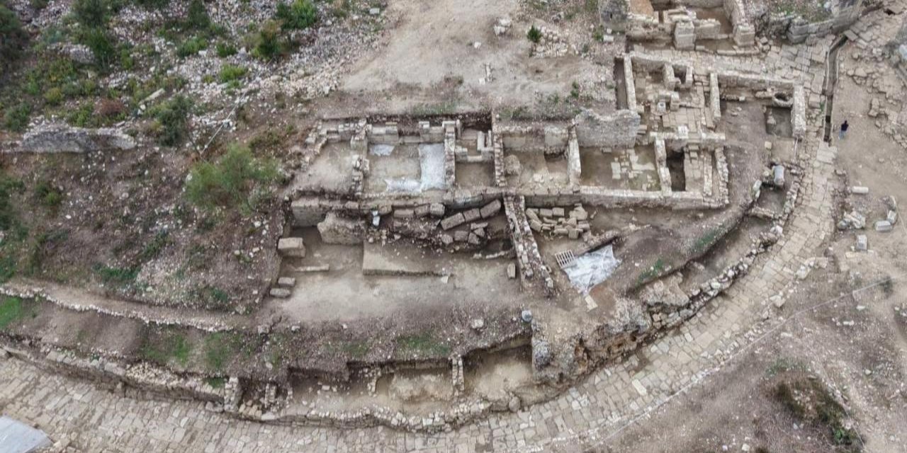 Aspendos'ta 2 bin yıllık 'Tiyatro Caddesi' gün yüzüne çıktı