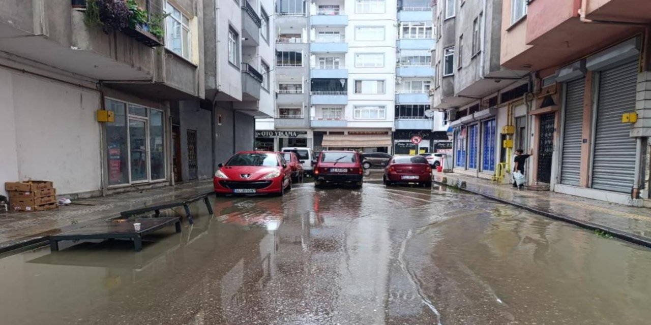 Ordu'da heyelan nedeniyle bağlantı yolu ulaşıma kapandı