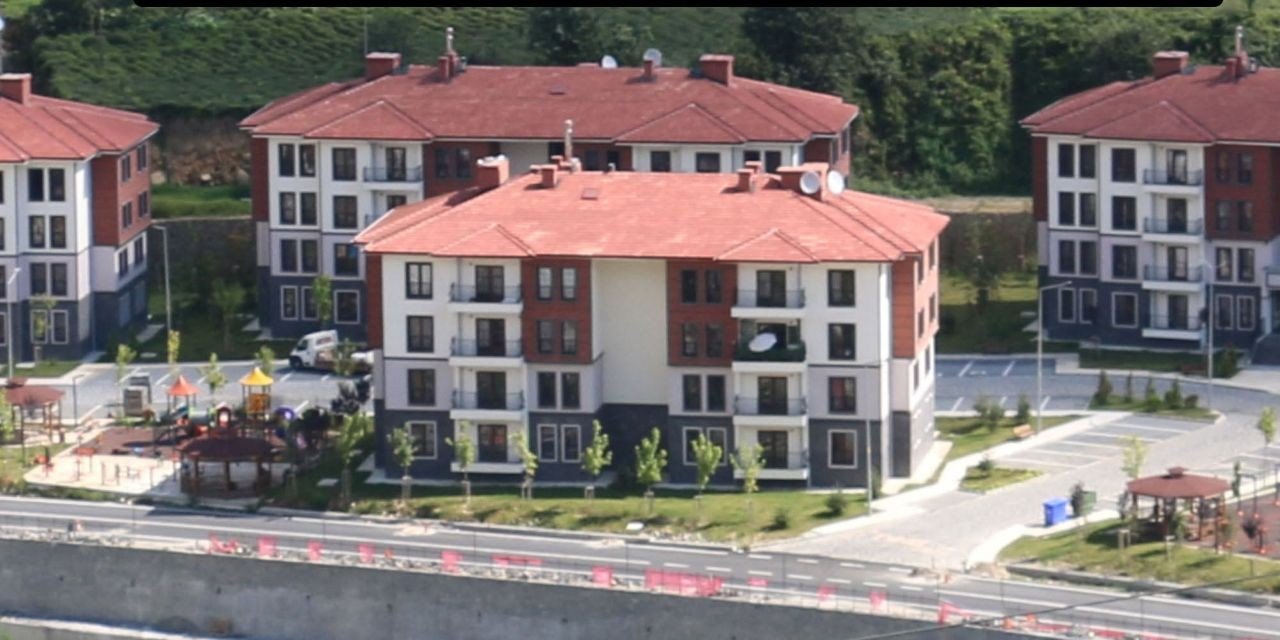 Güneysu Belediyesi 3 konutunu satışa çıkartıyor