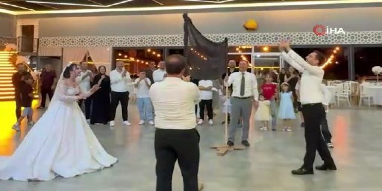 Böyle düğün ancak Rize'de olur...Voleybol oynarken tanışan çift düğünlerinde de voleybol oynadı