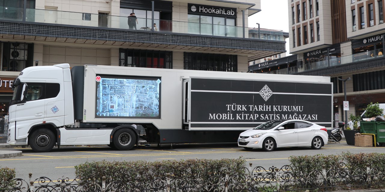 Türk Tarih Kurumunun "mobil kitap satış mağazası" Rize'ye geldi