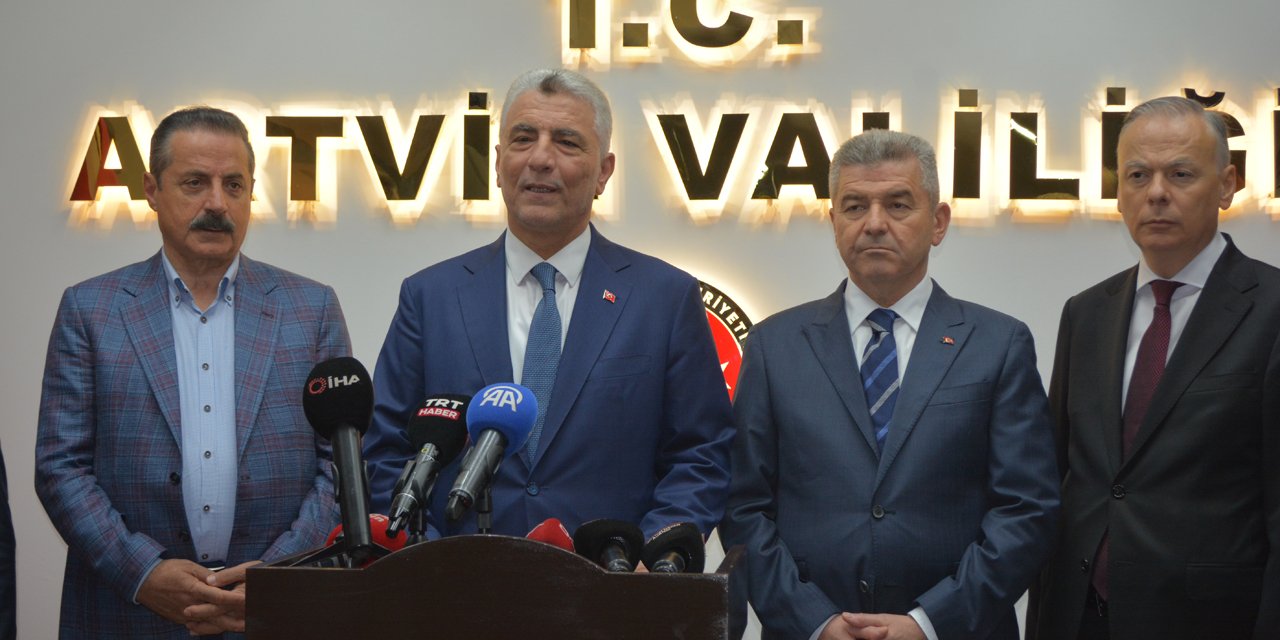 Bakan Bolat: Sarp Gümrük Kapısı'ndan geçişler her geçen gün artmakta
