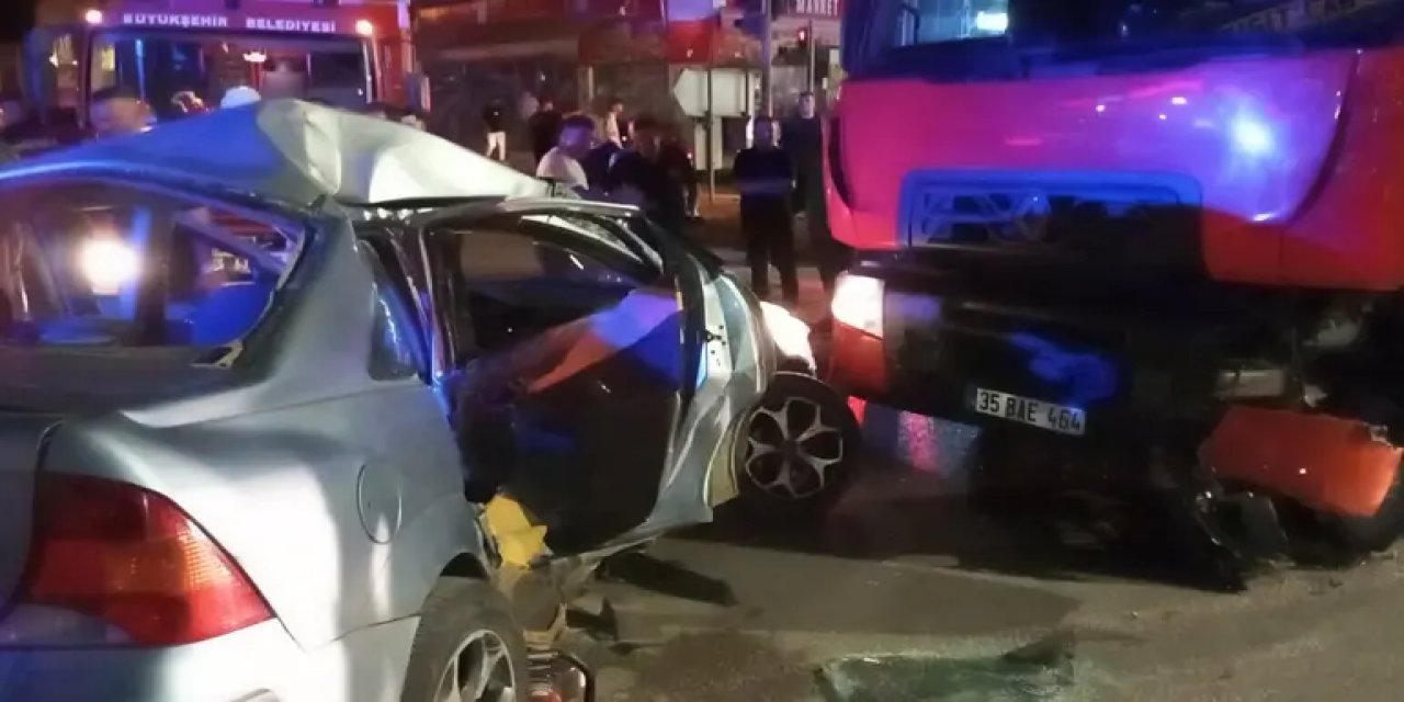 Samsun'da kamyon, otomobile çarptı: 3 yaralı