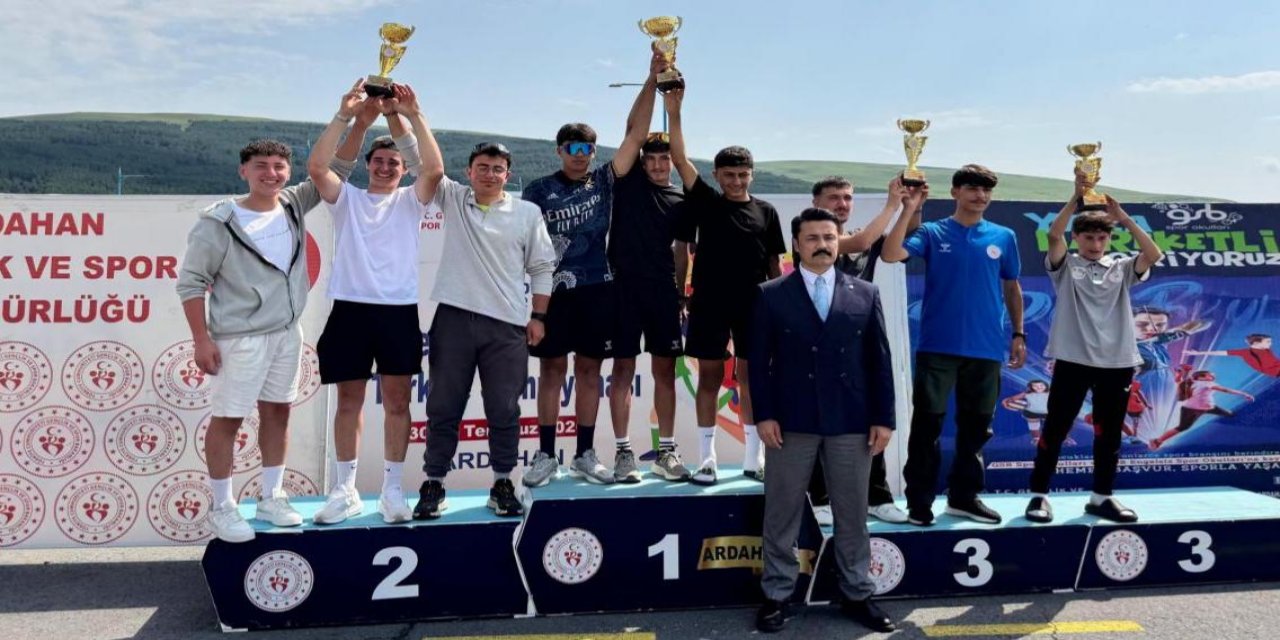 Rize Kayak Takımı’ndan Ardahan’da Madalya Ambargosu: 11 Madalya, 5 Kupa!