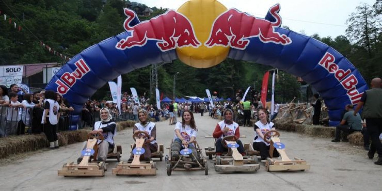 Rize'de "16. Geleneksel Red Bull Formulaz Tahta Araba Yarışları" düzenlendi