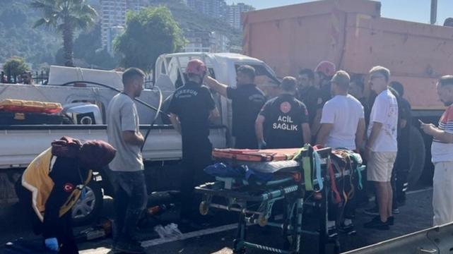 Giresun'da kamyon ile çarpışan kamyonetteki 15 yaşındaki Hamza öldü, 3 kişi yaralandı