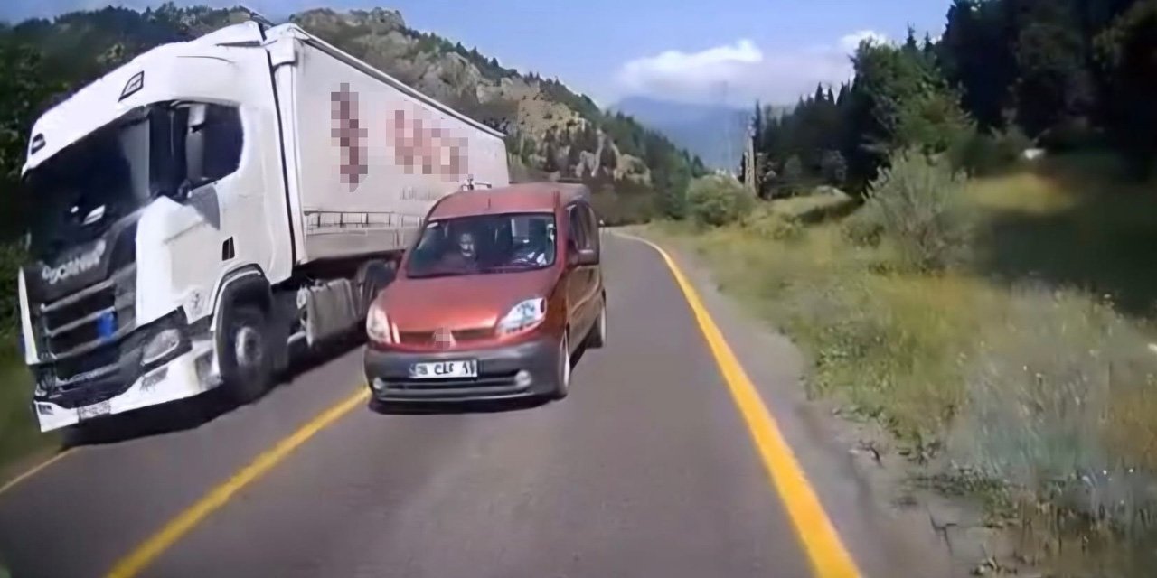 Ardahan-Şavşat karayolunda hatalı sollama araç kamerasında
