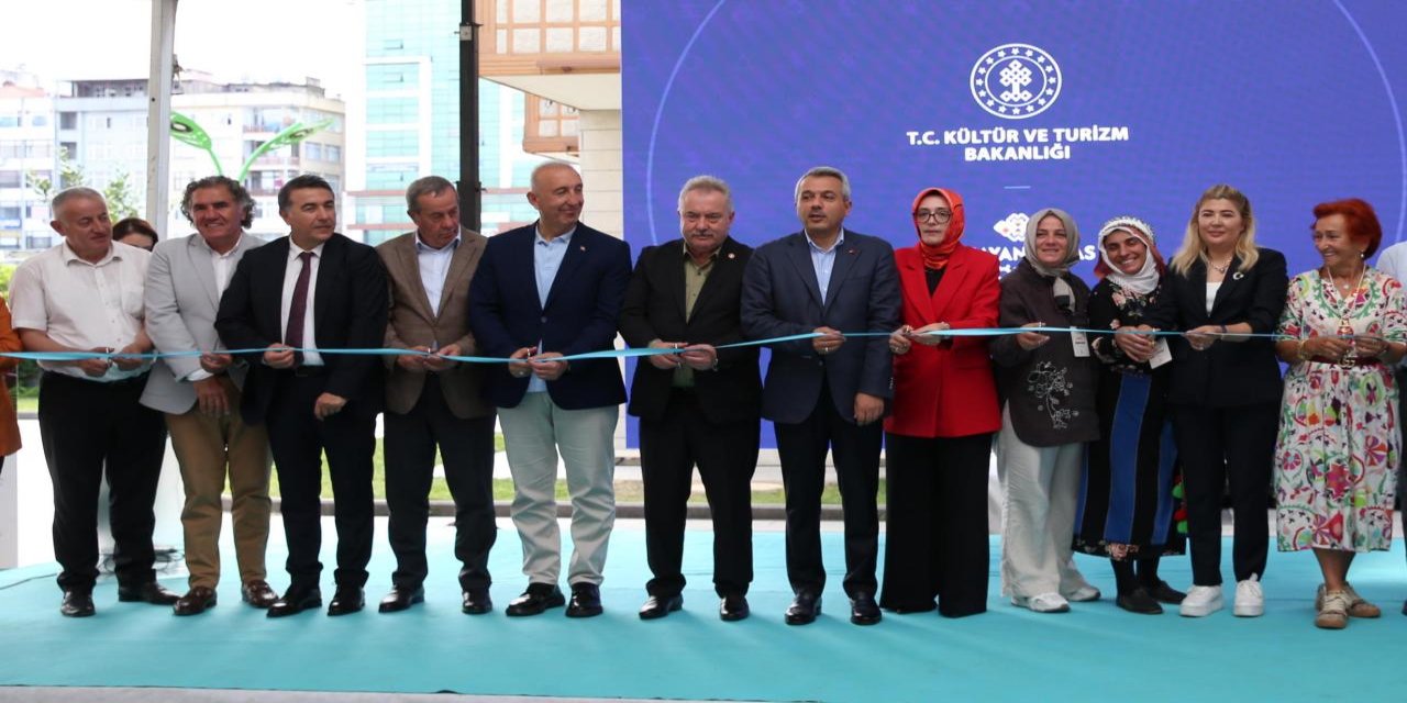 Rize'de "Yaşayan Miras Şöleni" başladı