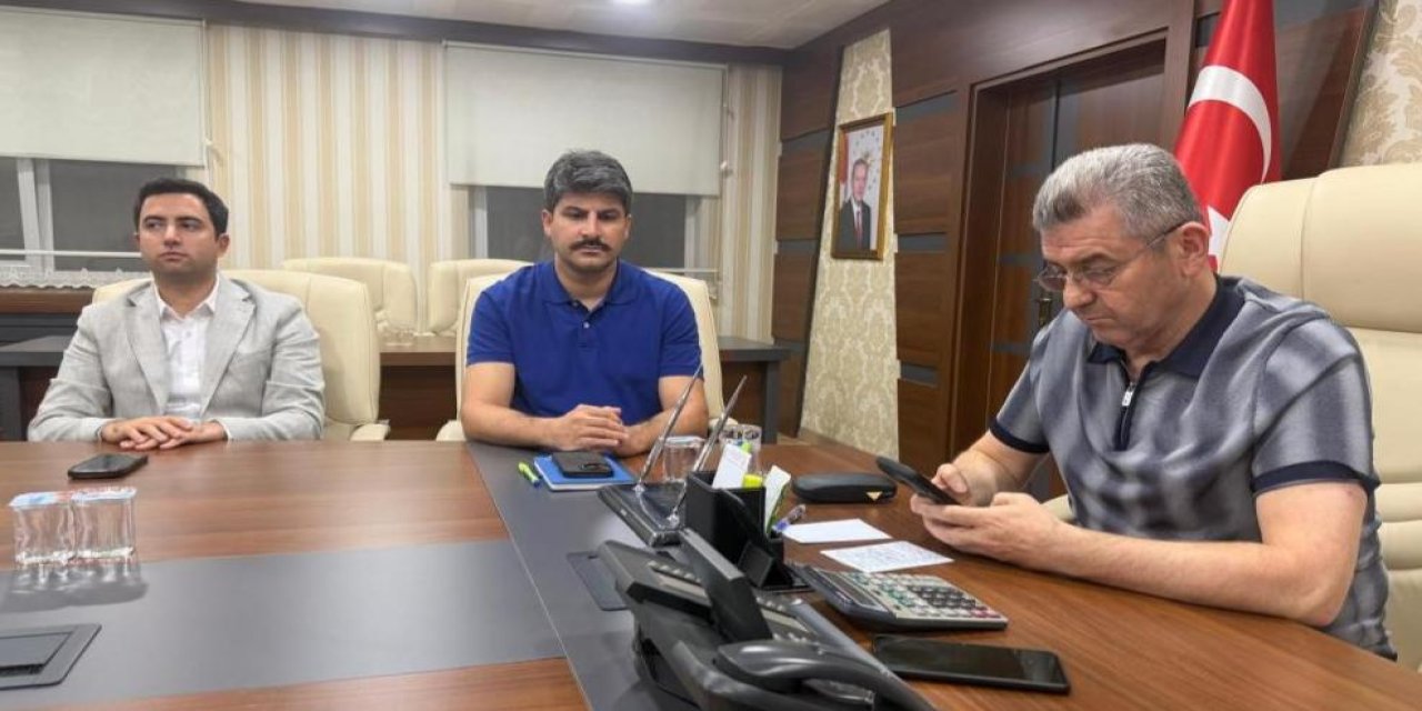 Artvin Valisi Ergün’den Hopa’daki şüpheli cisim ile ilgili açıklama:"Endişe edilecek bir durum yok, yol yeniden trafiğe açıldı"