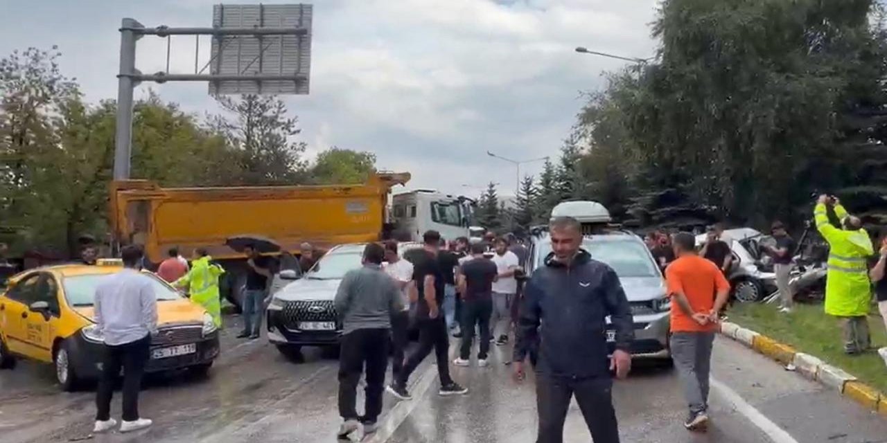 Erzurum'da Zincirleme Kaza: 10 Araç, 5 Yaralı!
