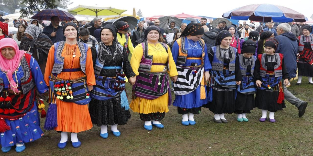 Yayla şenliğinde horonlu gelenek coşkusu