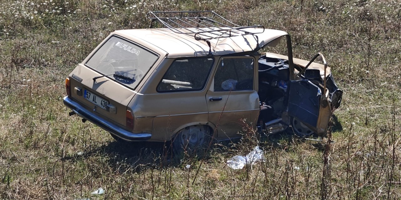 Samsun'da otomobil ile üç tekerlekli motosikletin çarpıştığı kazada 4 kişi yaralandı