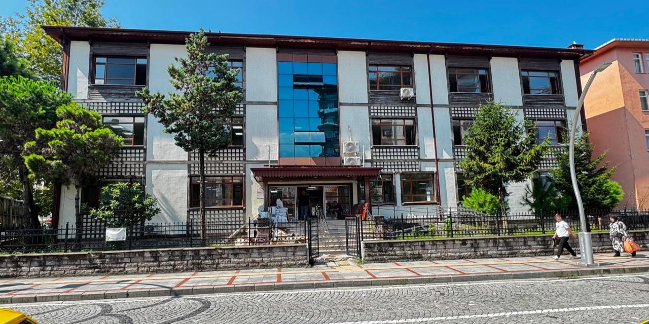 Rize İl Özel İdaresi Geçici Olarak Eski Kütüphane Binasına Taşınıyor