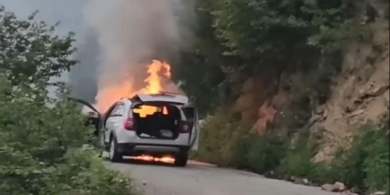 Giresun’da seyir halindeki otomobil alevlere teslim oldu: 5 kişilik aile son anda kurtuldu