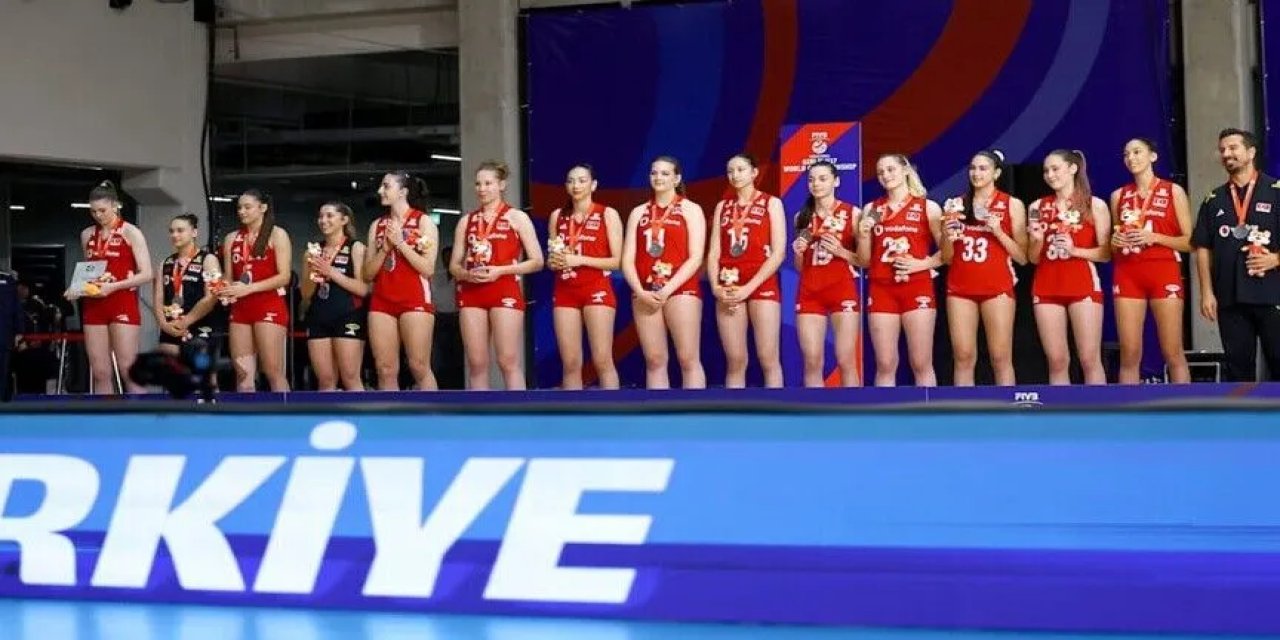 Türkiye 17 Yaş Altı Kadın Milli Voleybol Takımı, dünya 2'ncisi oldu