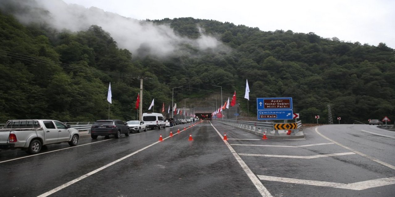 Çamlıhemşin Tünelli Geçişi törenle açıldı