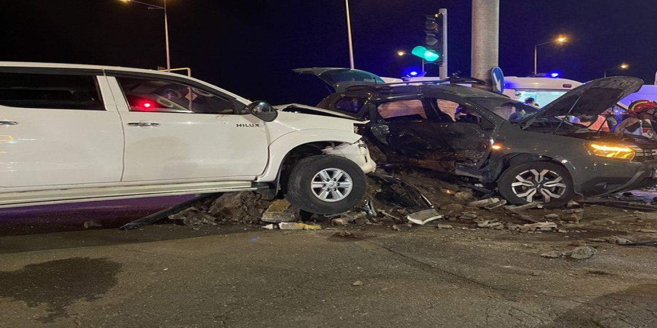 Trabzon'da pikap ile otomobilin çarpıştığı kazada 7 kişi yaralandı