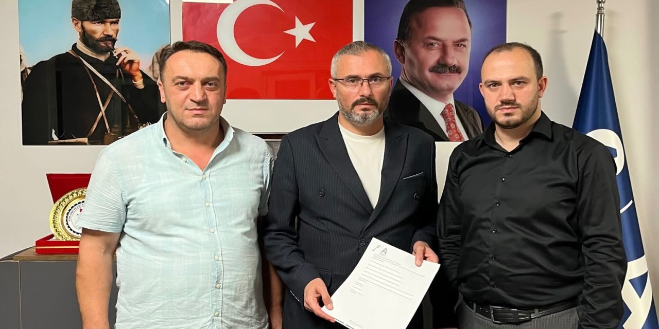 Anahtar Parti Derepazarı İlçe Başkanlığında Nöbet Değişimi: Timuçin Kapoğlu Göreve Getirildi