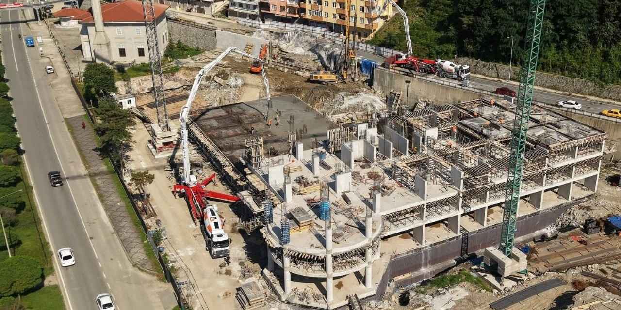 İstinat duvarı çöken yurt binası yükseliyor