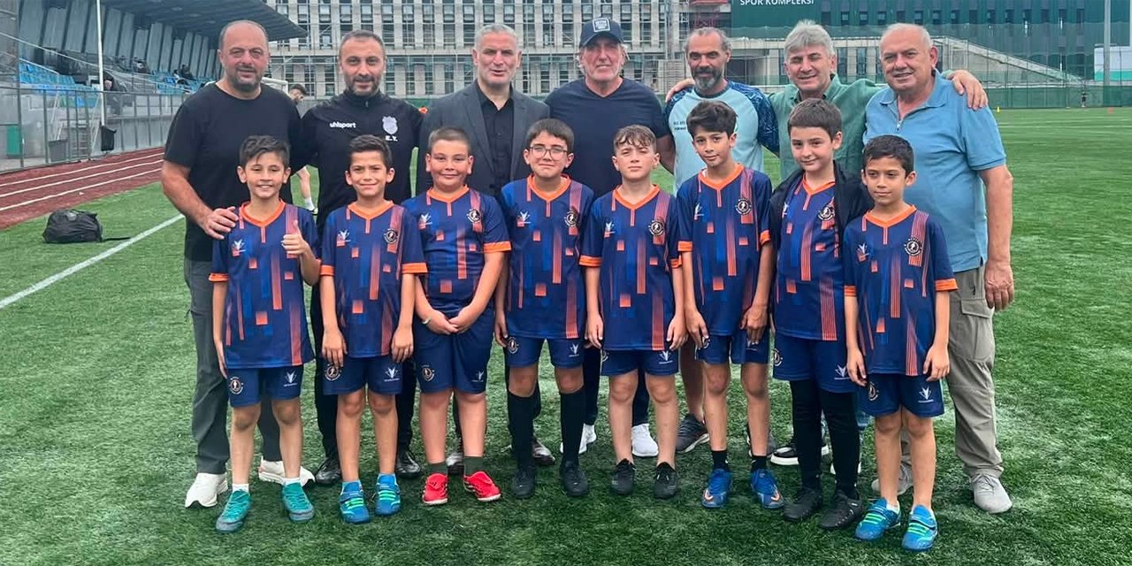 Türk Futbolunun Önemli İsimleri Rize ASKF'de Bir Araya Geldi