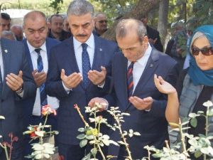 İsmet Büyükataman Mehmet Turgut Ünlü’yü Kabri Başında Andı
