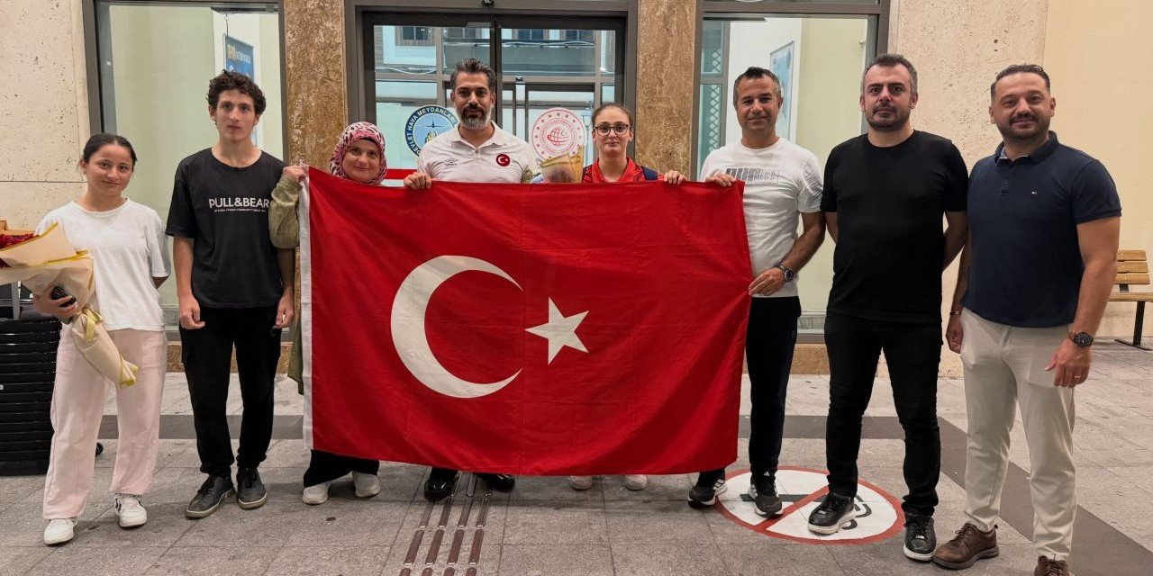 Rizeli Milli halterci Avrupa 2.'si oldu :3 madalya ile döndü