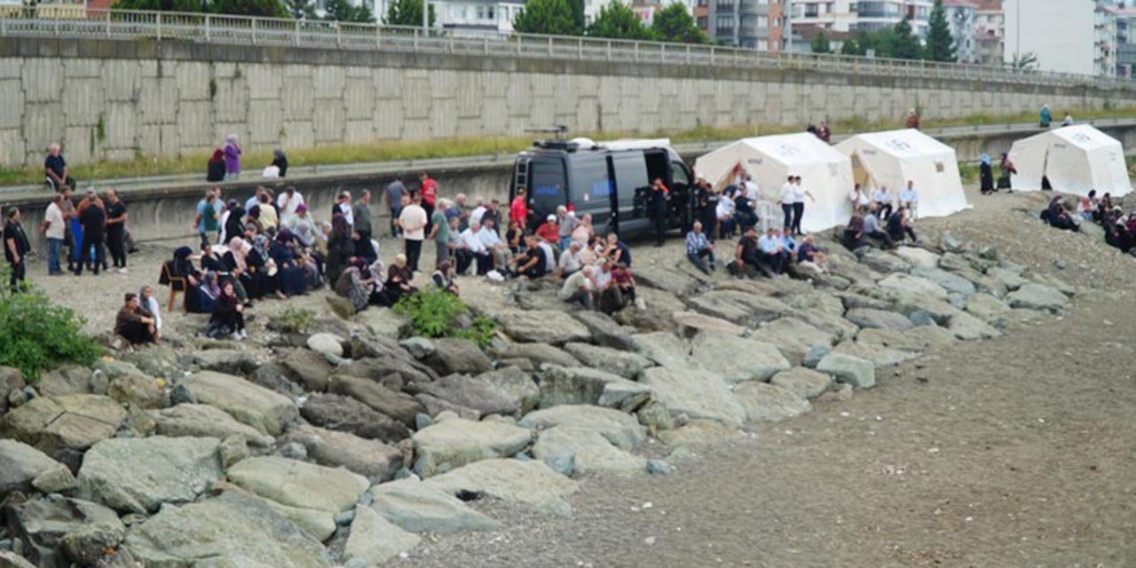 Rize'de Denizde Kayıp Kardeş Çocuk Bulundu