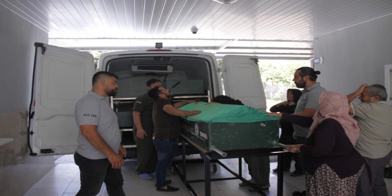 Geri manevra yapan baba, ölümüne sebep olduğu bebeğinin cenazesini gözyaşları arasında teslim aldı
