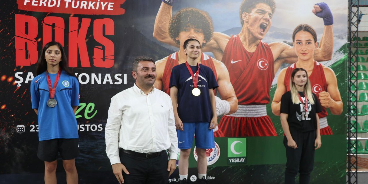 Rize'deki Yeşilay 23 Yaş Altı Türkiye Ferdi Boks Şampiyonası sona erdi