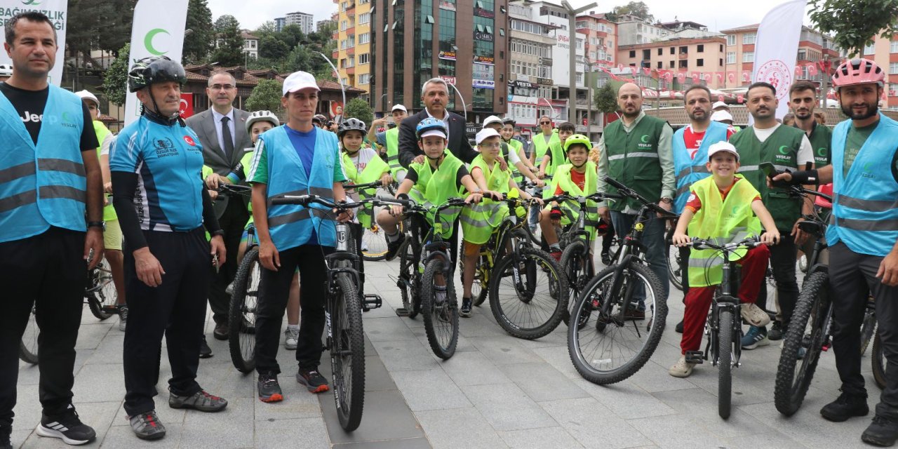 Rize'de 30 Ağustos Zafer Bayramı dolayısıyla bisiklet turu düzenlendi