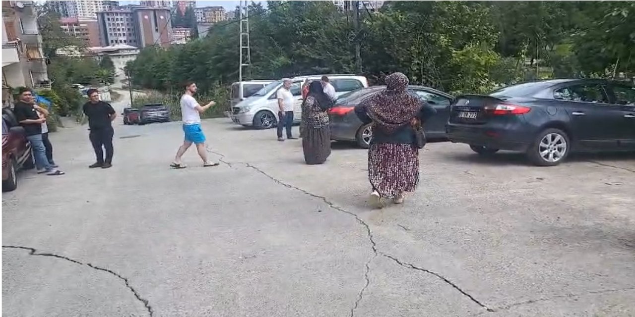 Rize’de Mahalleli ile Kendini Görevli Olarak Tanıtan Kişiler Arasında "TOKİ" Gerginliği
