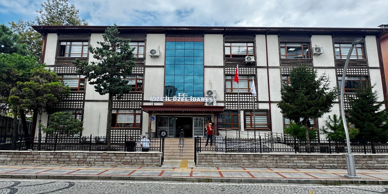 Rize’ye AVM, Rezidans ve Otel Kompleksi Geliyor: Rize İl Özel İdaresi, Eski İl Halk Kütüphanesi Binasına Taşındı