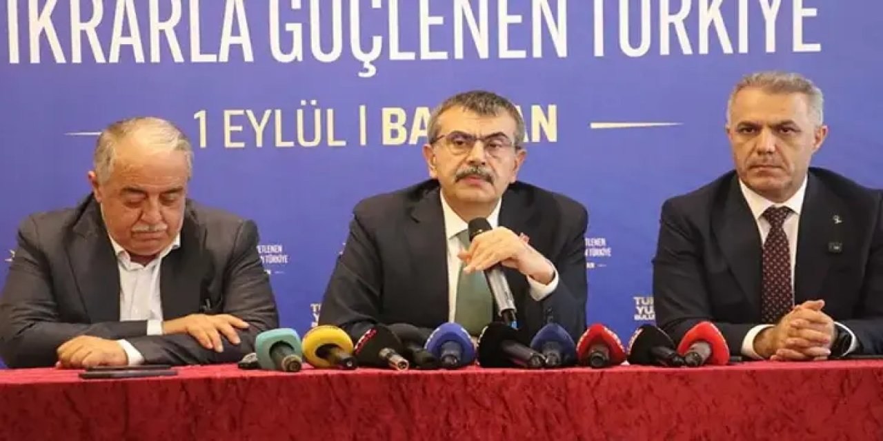 Bakan Tekin: Top artık bizde, hep beraber bu sürece sahip çıkalım