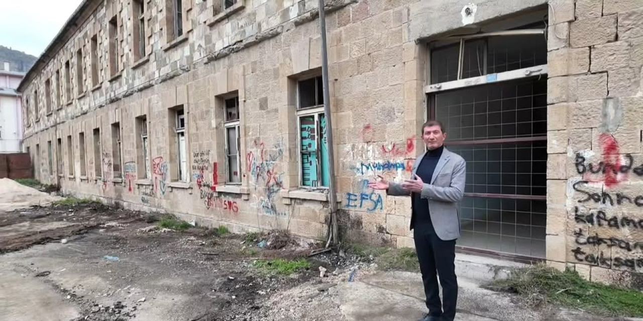 Kaderine terk edilen Ardanuç Taş Lisesine restorasyon kararı