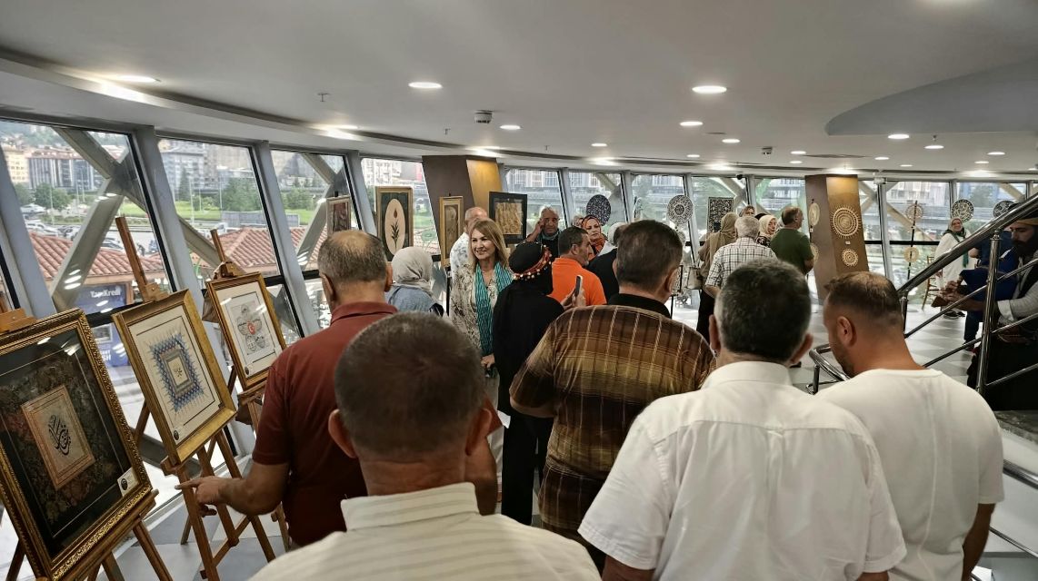 ‘İpek yolundan Çay yoluna’ sergisi açıldı