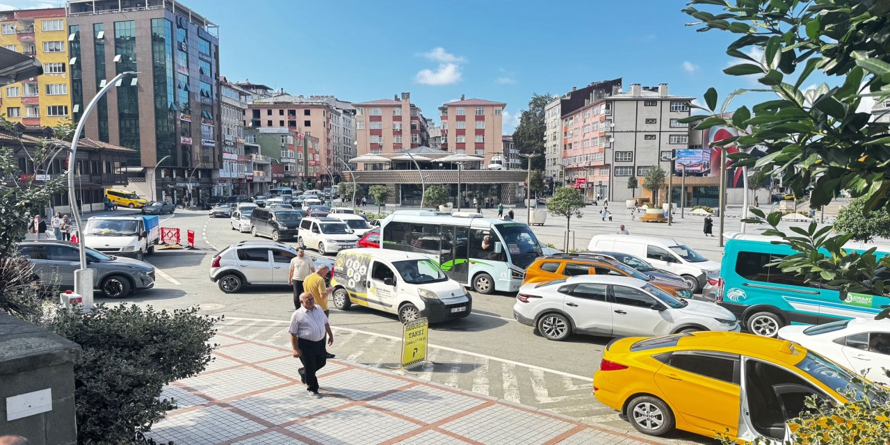 Rize’de Plansız Yol Çalışması Trafiği Felç Etti: Sürücüler İsyan Noktasında