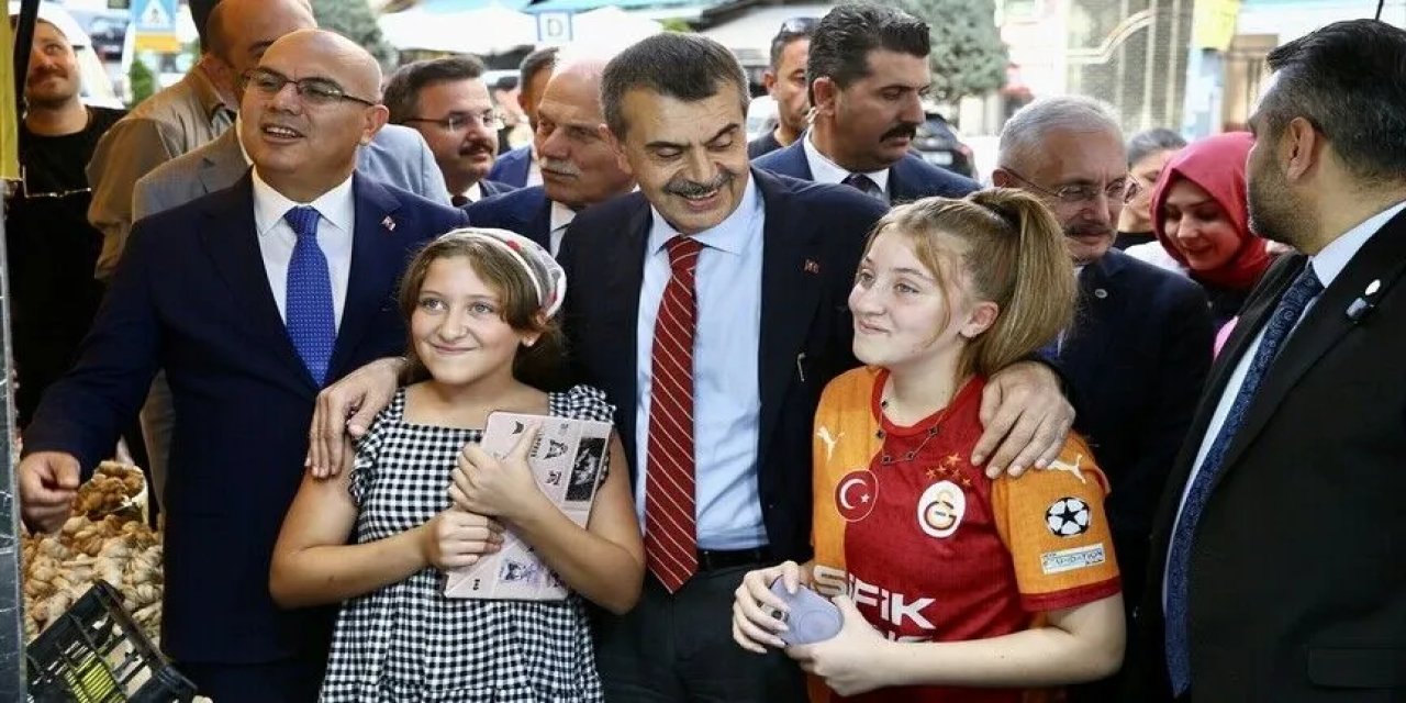 Bakan Tekin: Eğitim öğretimin ilk haftasında tüm okullarımızda demokrasi ve insan hakları temalı etkinlikler olacak