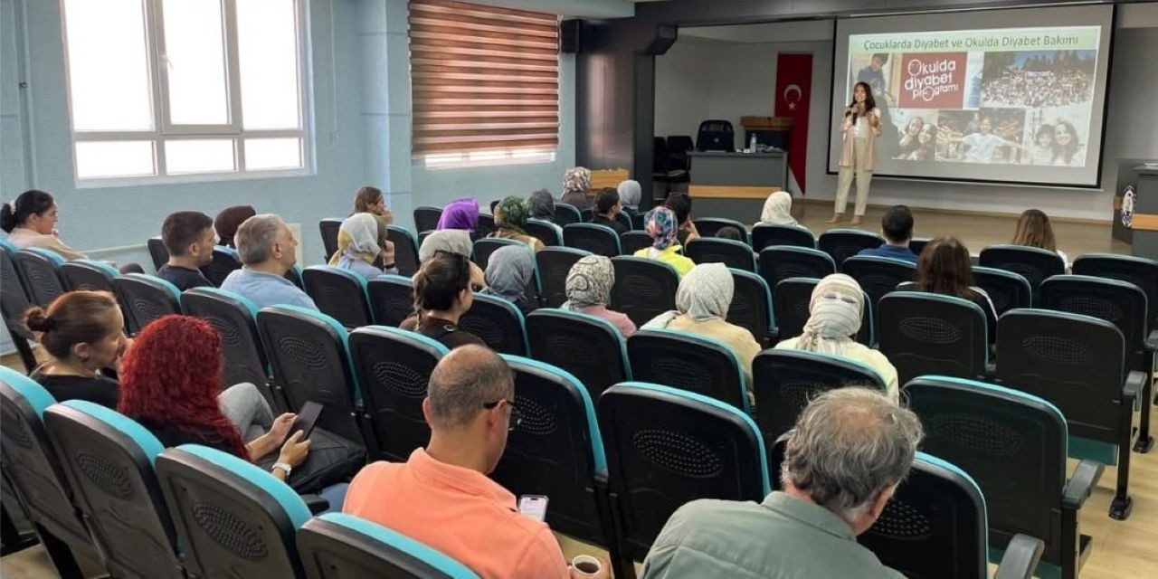 Rize’de öğretmenlere Diyabet ve Uygulamalı İnsülin ve Glukagon Eğitimi