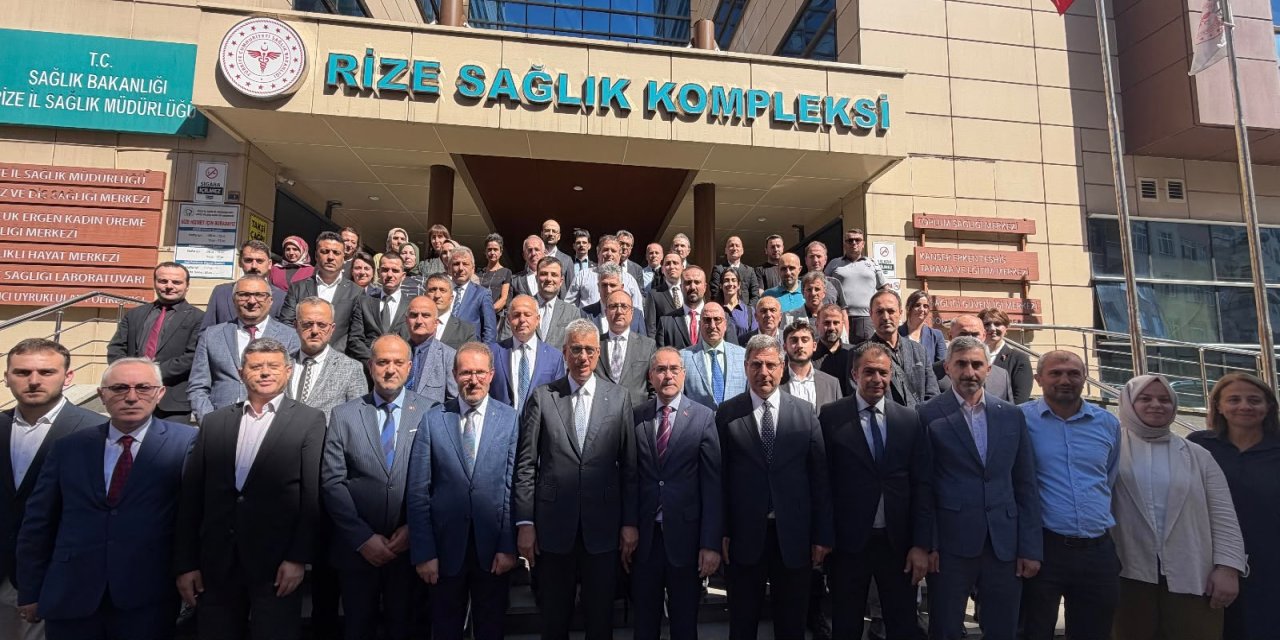 Bakan Memişoğlu Rize İl Sağlık Müdürlüğünü Ziyaret Etti: Sağlık Yatırımları Masaya Yatırıldı