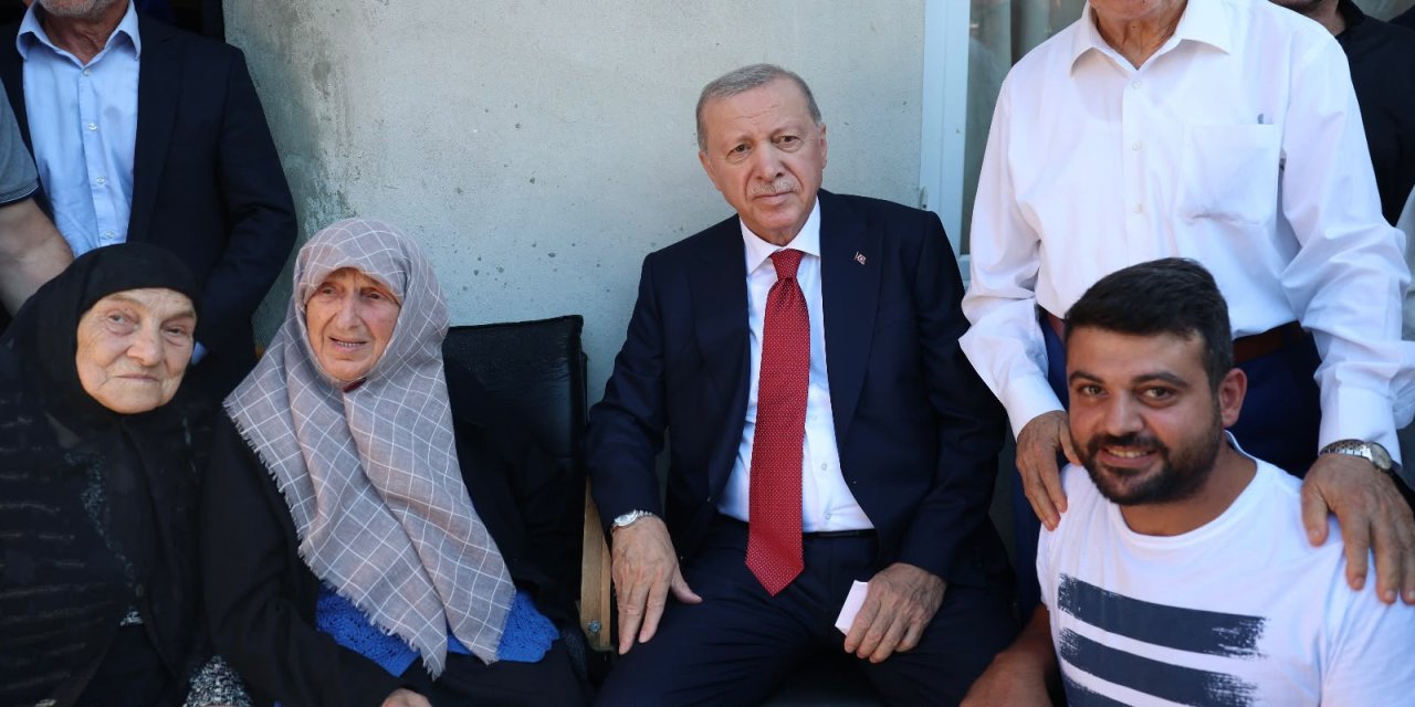 Cumhurbaşkanı Erdoğan, Rize'de komşularını ziyaret etti