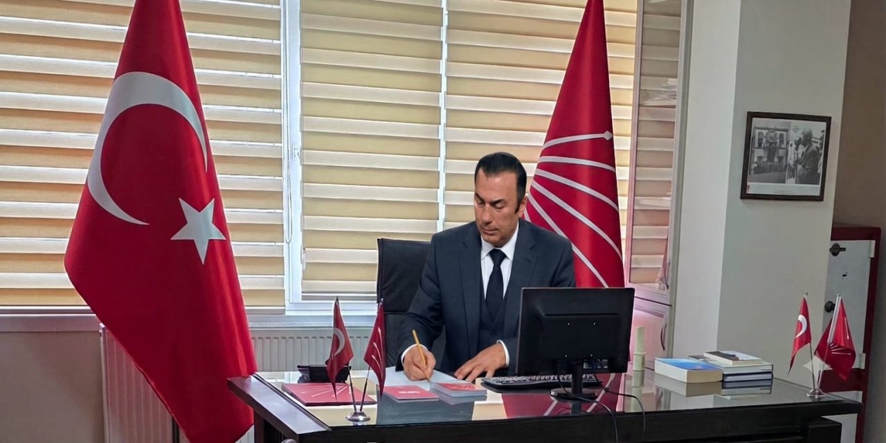 CHP Rize İl Başkanı Bayrak'tan Atatürk Büstü Tepkisi: "Derhal Eski Yerine Getirin ve Bir Daha Dokunmayın!"