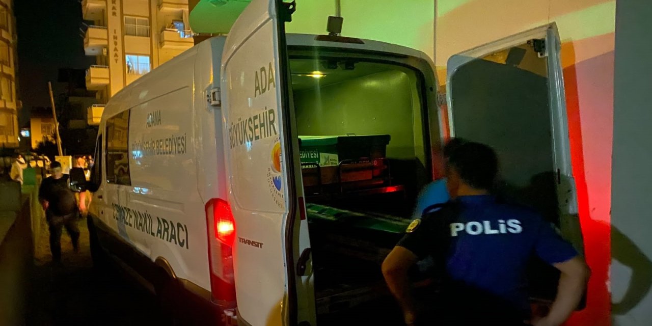 Eski eşini öldürüp, oğlunu yaraladıktan sonra kendi yaşamına son verdi