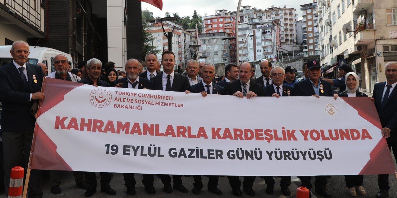 Rize'de Gaziler Günü yürüyüşü yapıldı