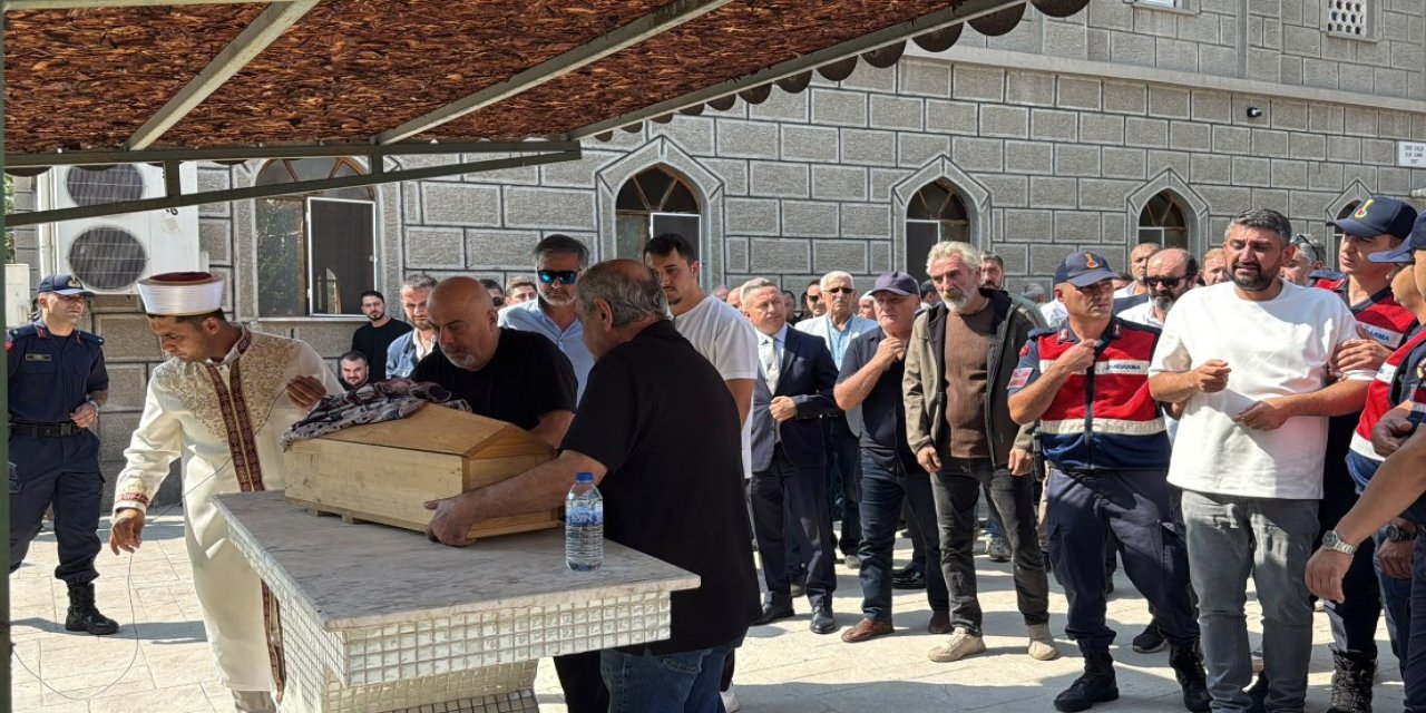 Umay bebek, aynı kazada ölen annesinin yanına defnedildi
