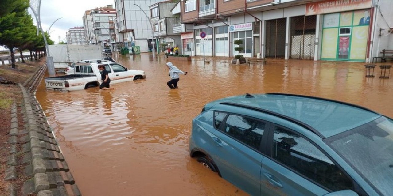 Sel Bilanço Çıkarıyor: İyidere'de 8 Okulda Eğitime 'Temizlik' Molası!
